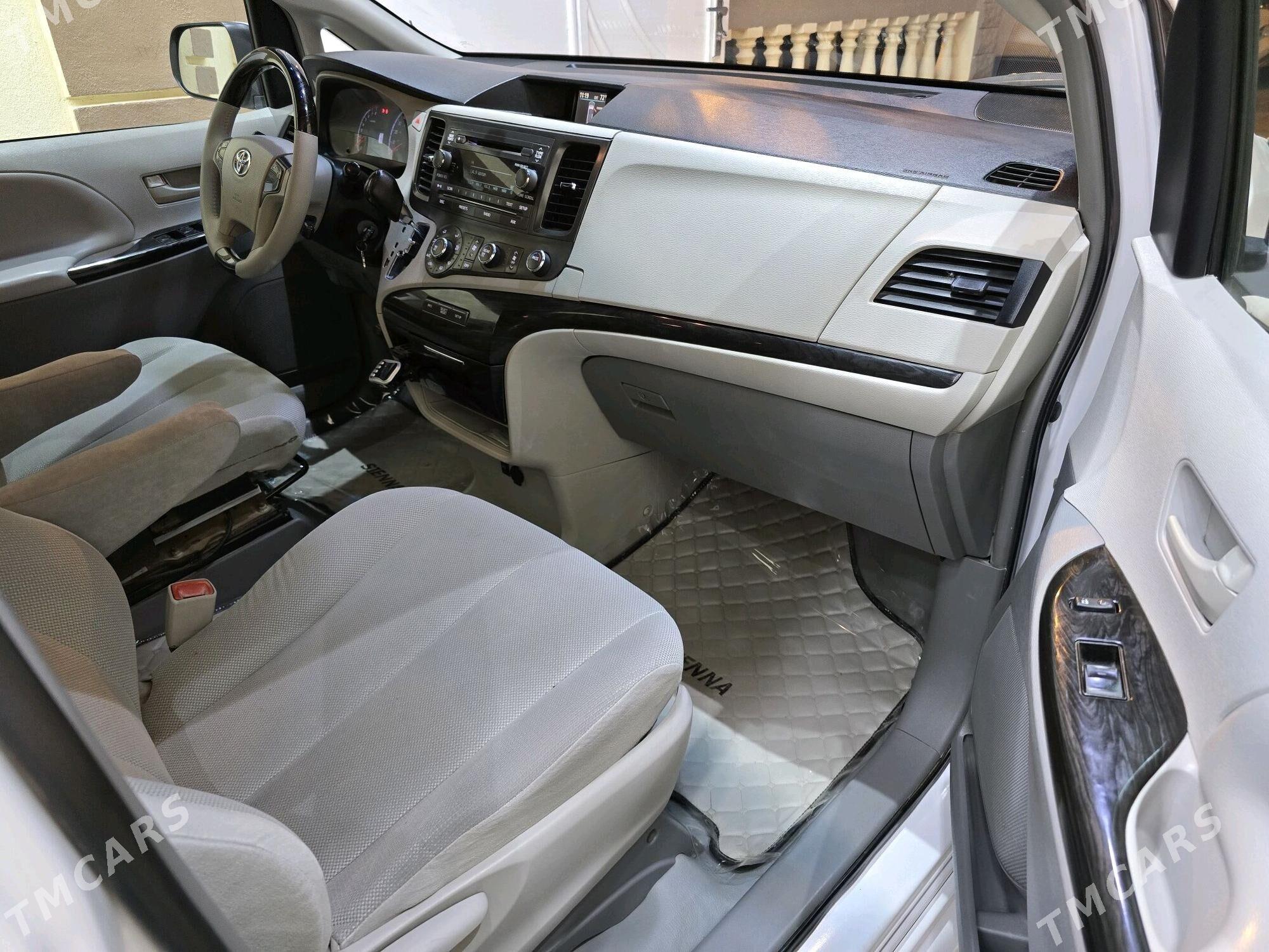 Toyota Sienna 2012 - 380 000 TMT - Чоганлы - img 3