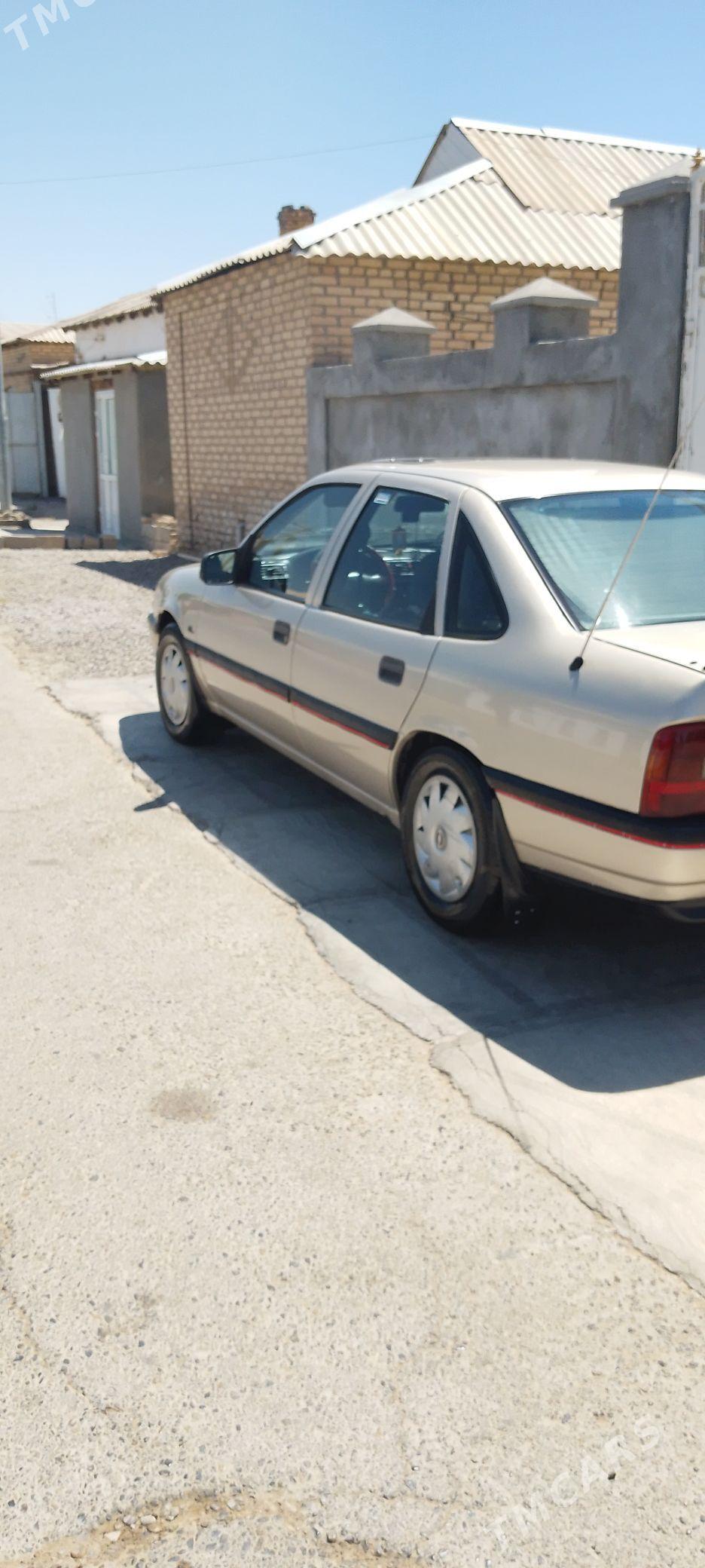 Opel Vectra 1990 - 38 000 TMT - Мары - img 1