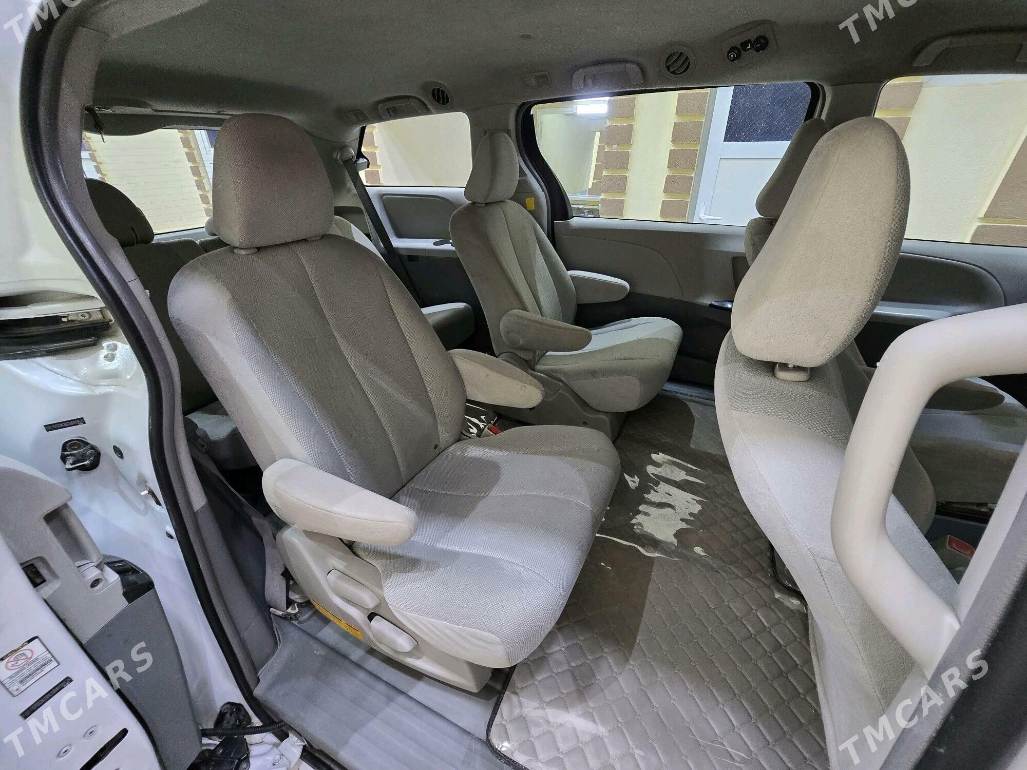 Toyota Sienna 2012 - 380 000 TMT - Чоганлы - img 5