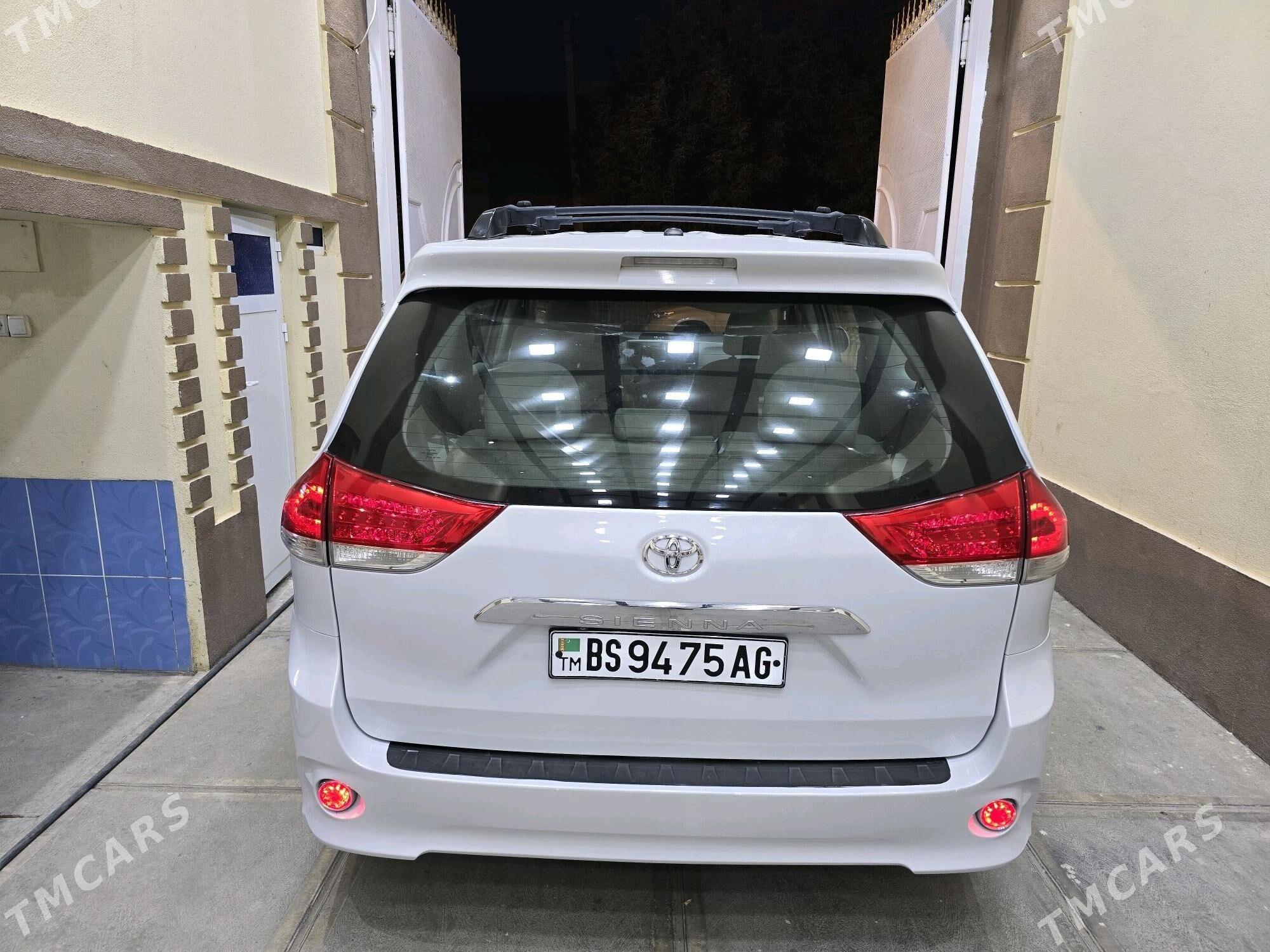 Toyota Sienna 2012 - 380 000 TMT - Чоганлы - img 6