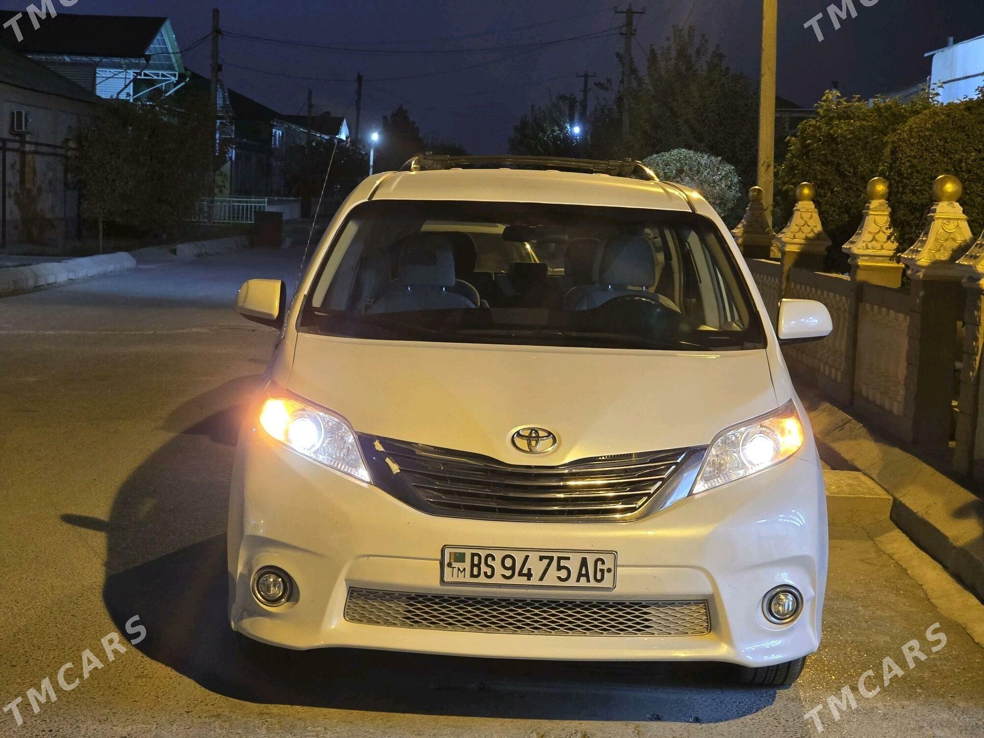 Toyota Sienna 2012 - 380 000 TMT - Чоганлы - img 7