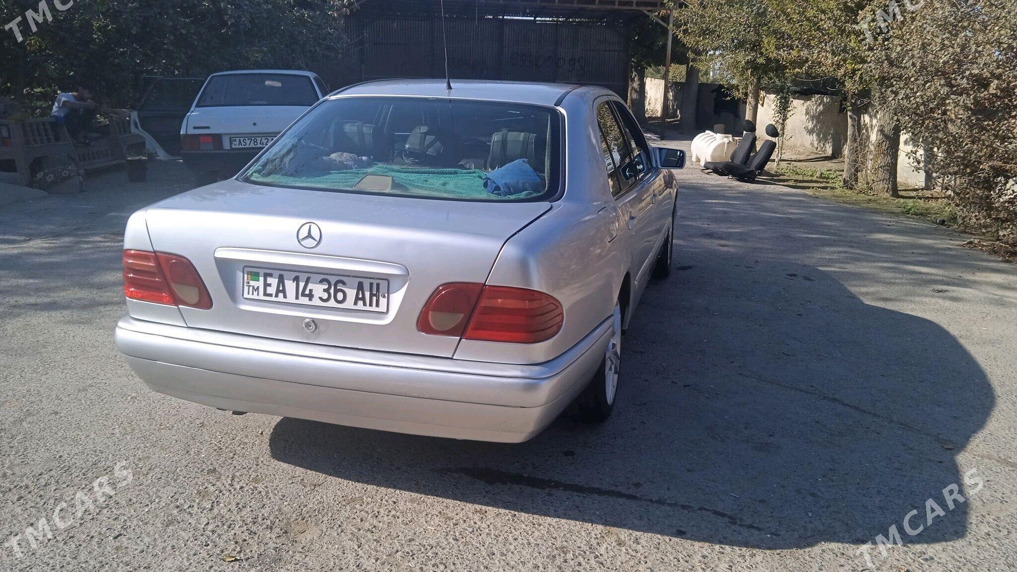 Mercedes-Benz E320 1996 - 58 000 TMT - Bäherden - img 3