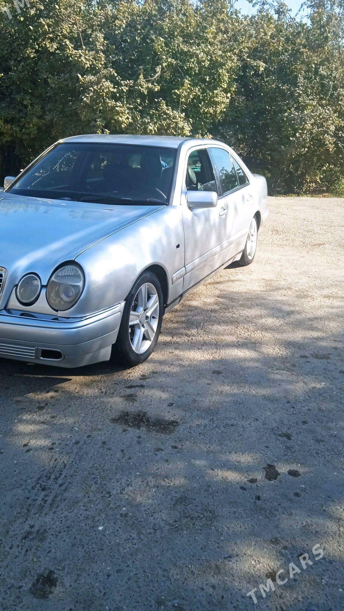 Mercedes-Benz E320 1996 - 58 000 TMT - Bäherden - img 5