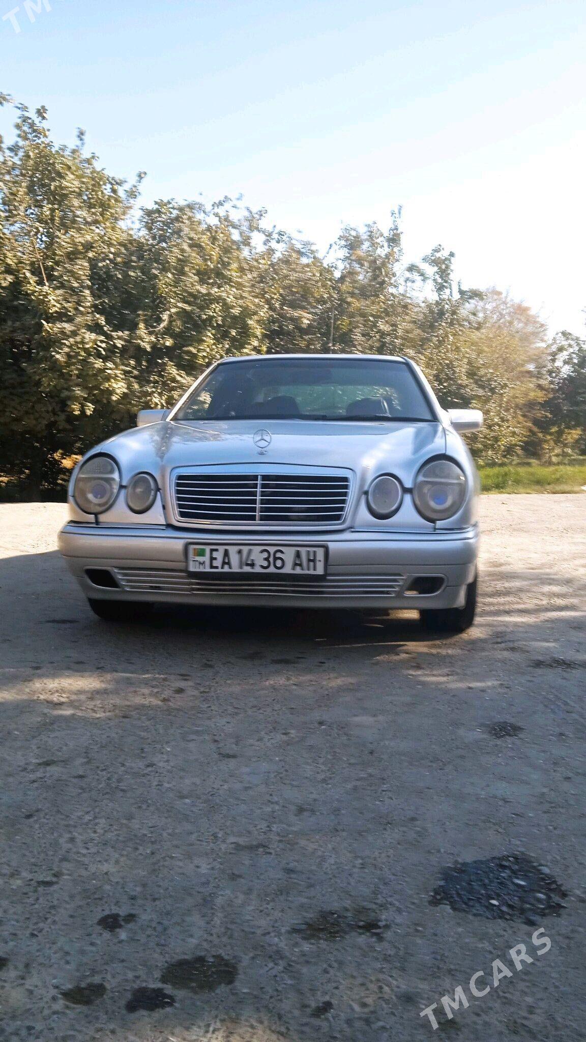 Mercedes-Benz E320 1996 - 58 000 TMT - Bäherden - img 6