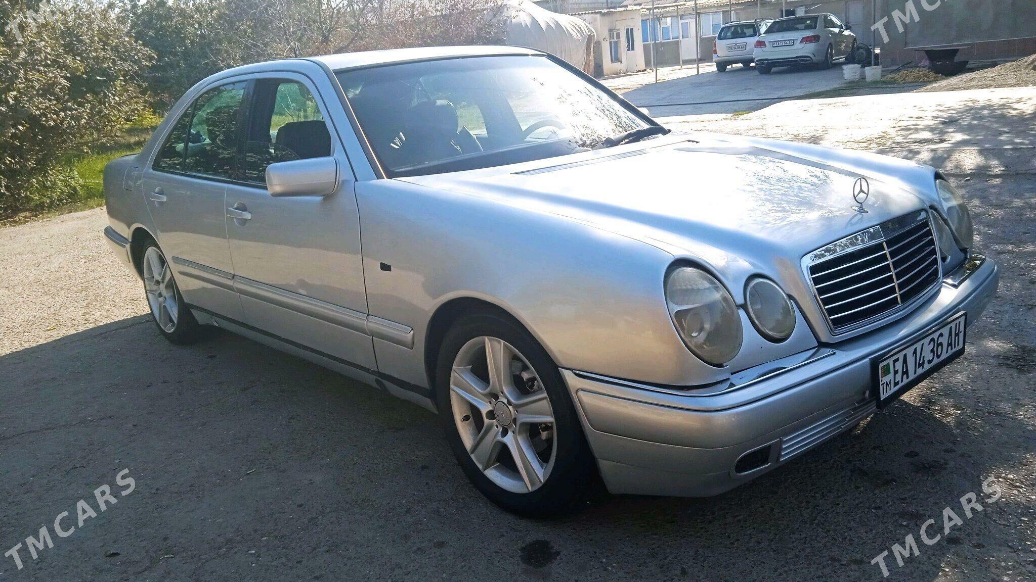 Mercedes-Benz E320 1996 - 58 000 TMT - Bäherden - img 2