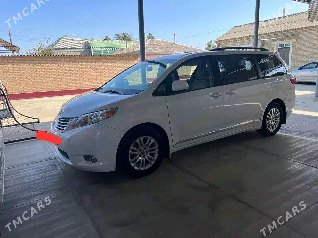 Toyota Sienna 2015 - 380 000 TMT - Бахарден - img 4