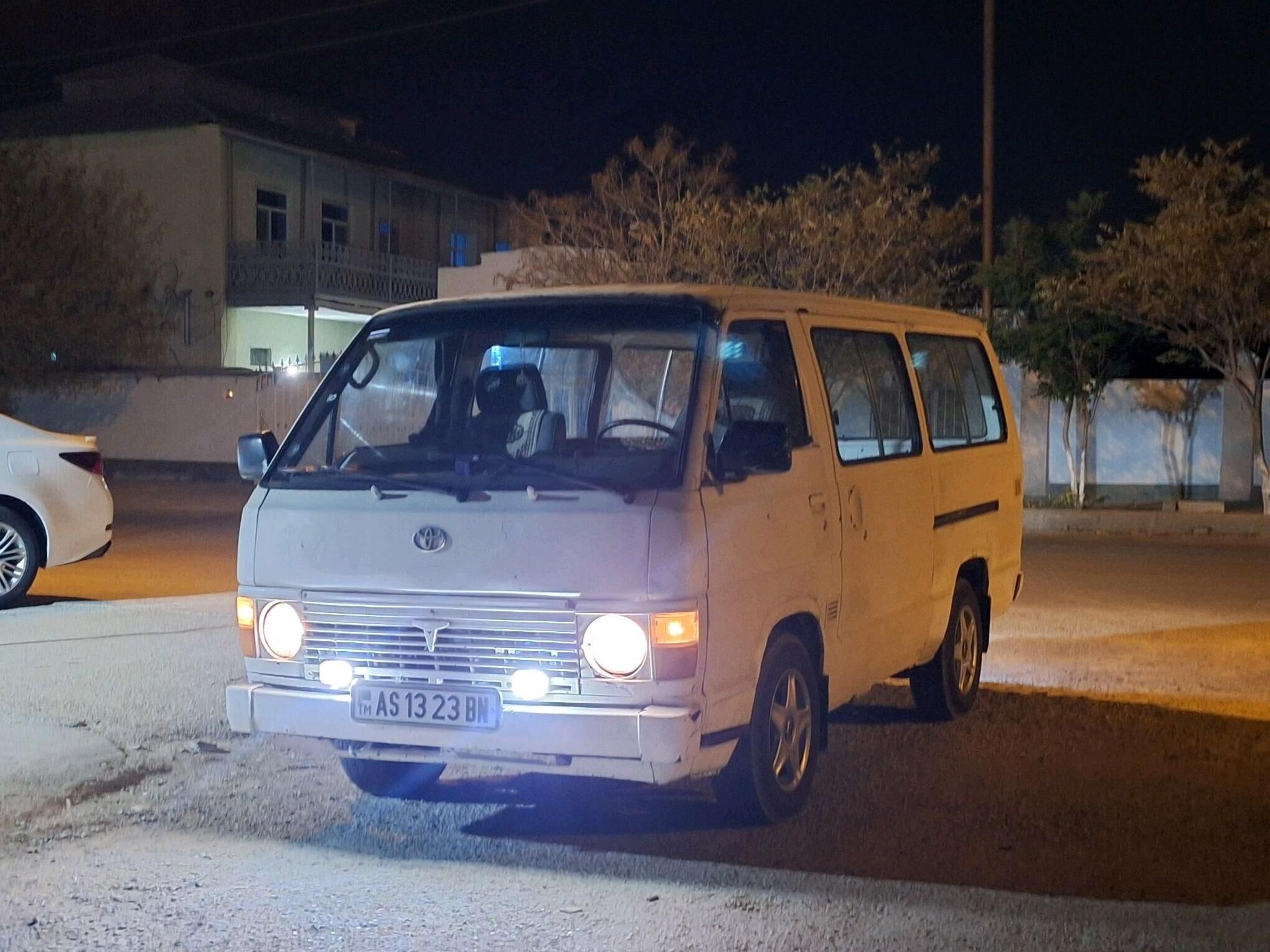 Toyota Hiace 1985 - 50 000 TMT - Balkanabat - img 3