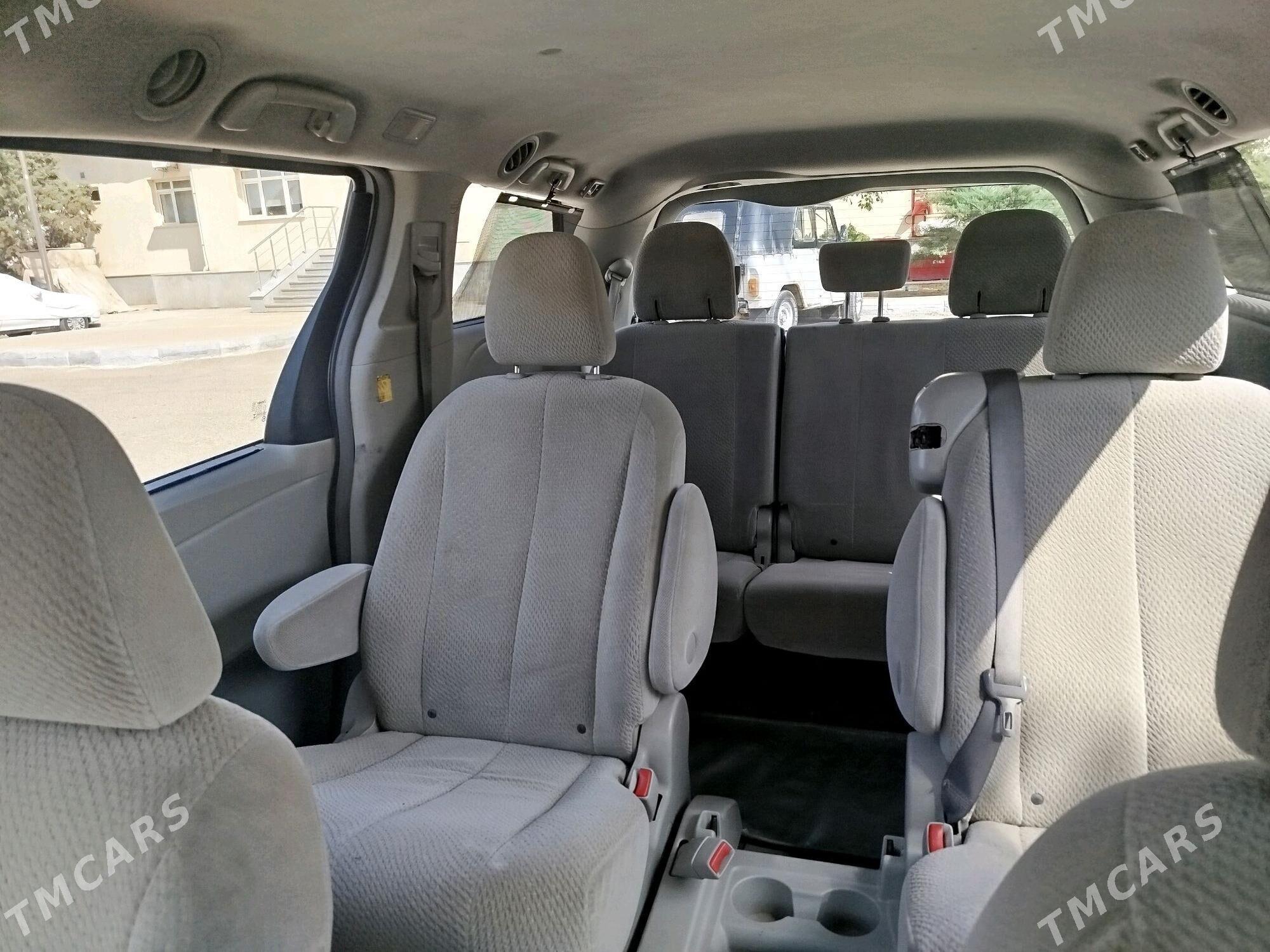 Toyota Sienna 2011 - 250 000 TMT - Теджен - img 4