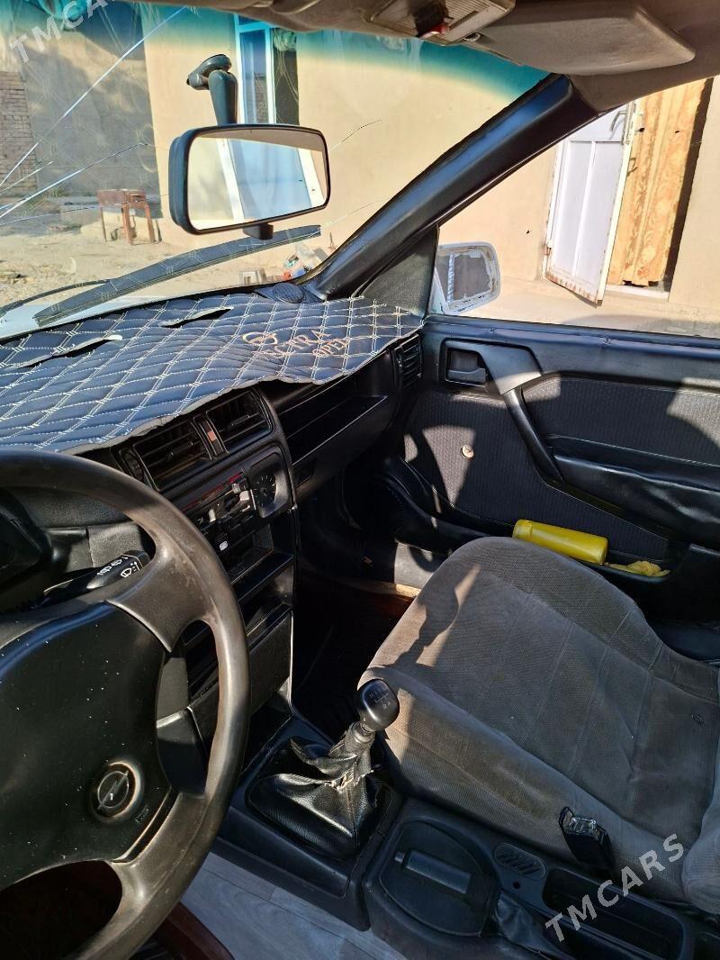 Opel Vectra 1991 - 24 000 TMT - Sarahs - img 3