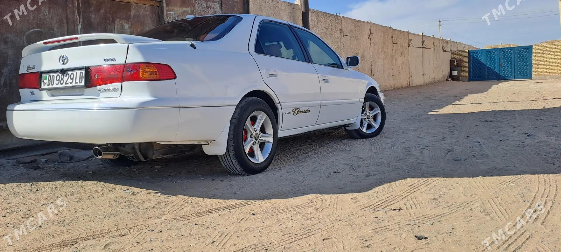 Toyota Camry 1998 - 150 000 TMT - Дарганата - img 9