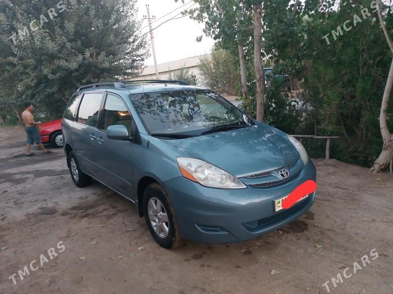 Toyota Sienna 2009 - 235 000 TMT - Кёнеургенч - img 4
