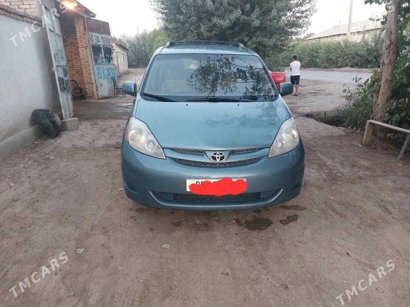 Toyota Sienna 2009 - 235 000 TMT - Кёнеургенч - img 2