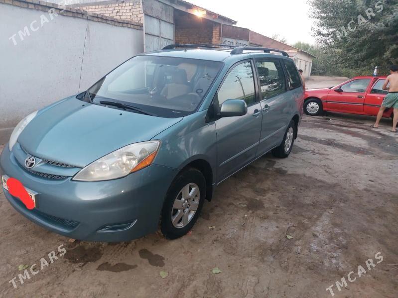 Toyota Sienna 2009 - 235 000 TMT - Кёнеургенч - img 6