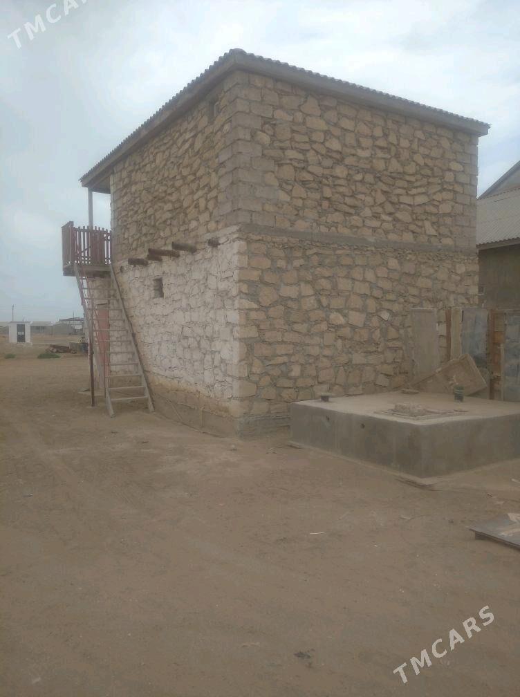 JAY HOWLY - Esenguly - img 5