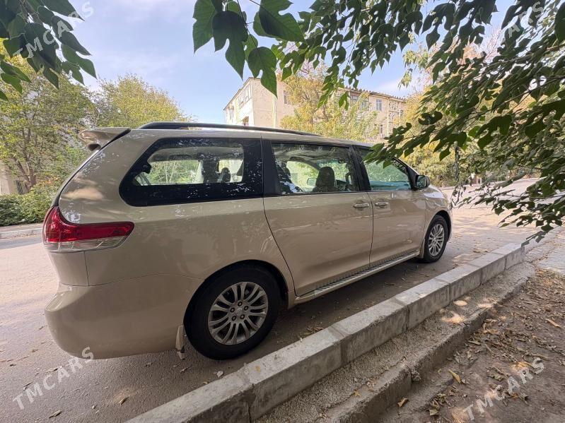 Toyota Sienna 2011 - 305 000 TMT - Ким район - img 3