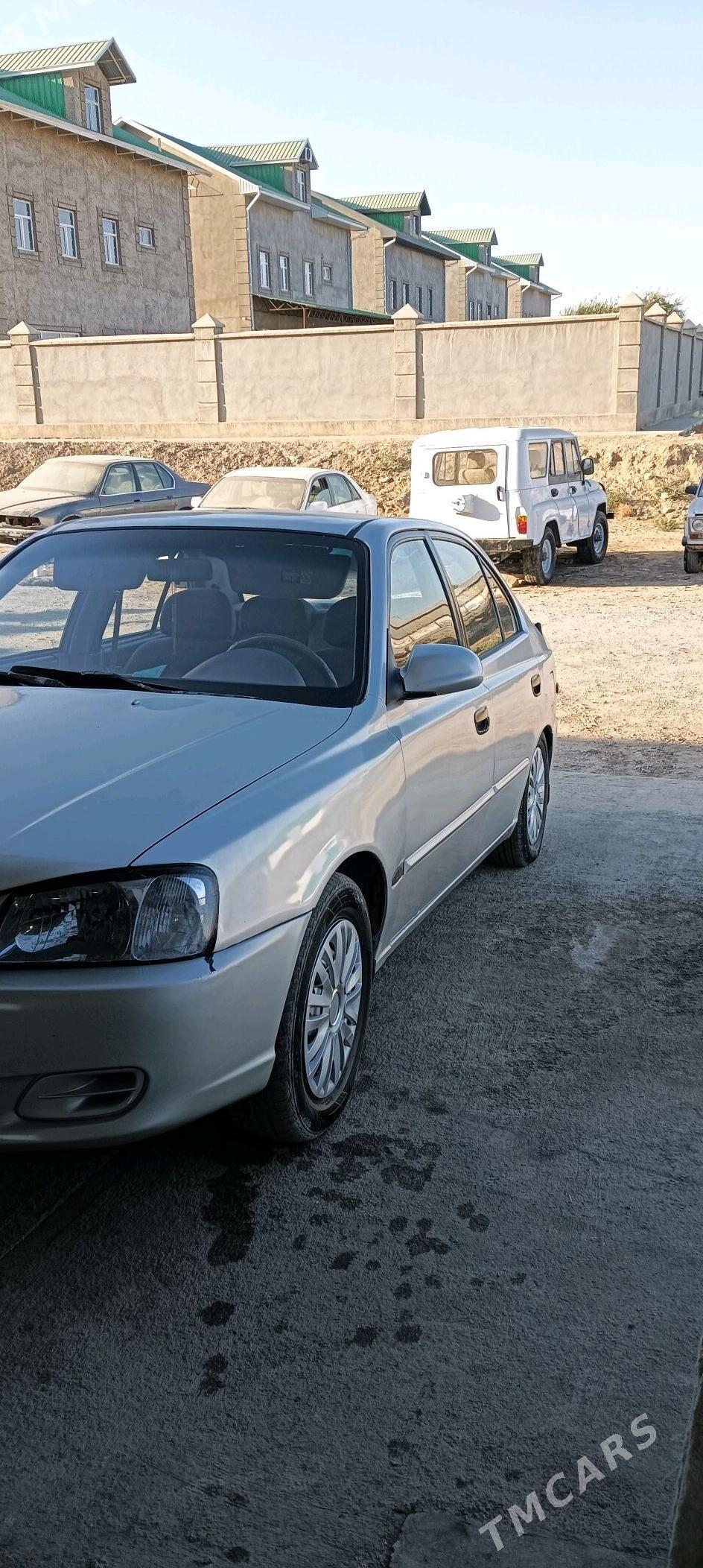 Hyundai Accent 2002 - 44 000 TMT - Байрамали - img 4