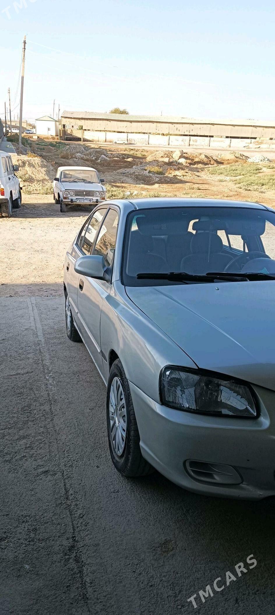 Hyundai Accent 2002 - 44 000 TMT - Байрамали - img 3