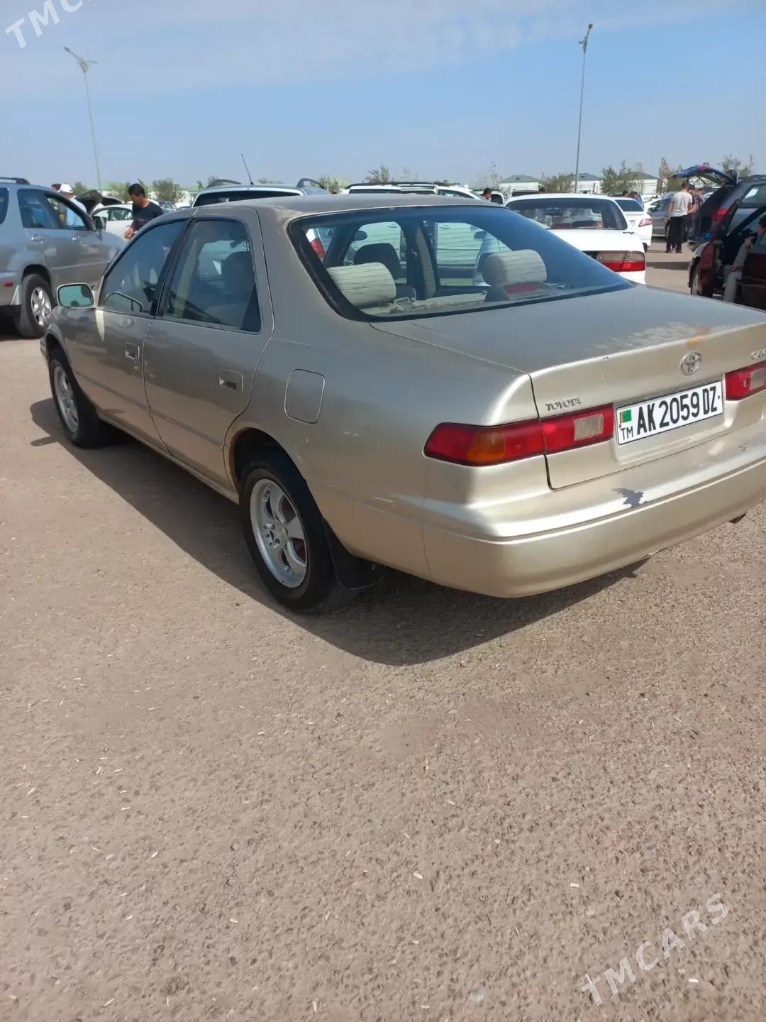 Toyota Camry 1998 - 115 000 TMT - Дашогуз - img 4