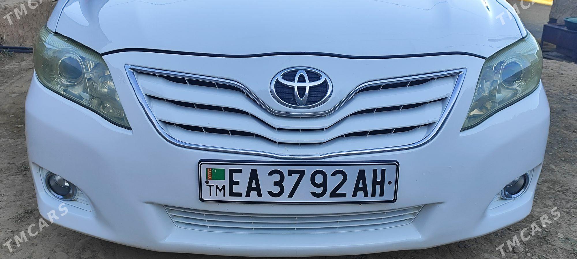 Toyota Camry 2010 - 200 000 TMT - Бахарден - img 1