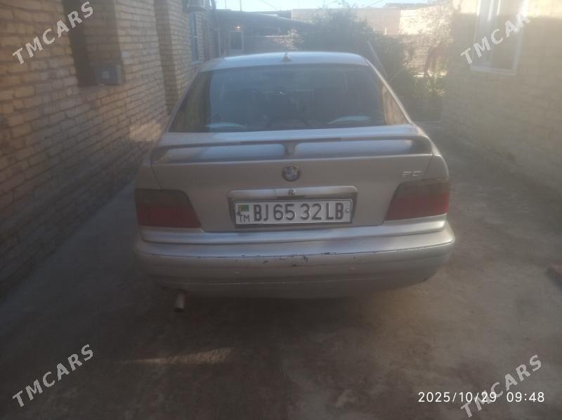 BMW 320 1997 - 45 000 TMT - Çärjew - img 3