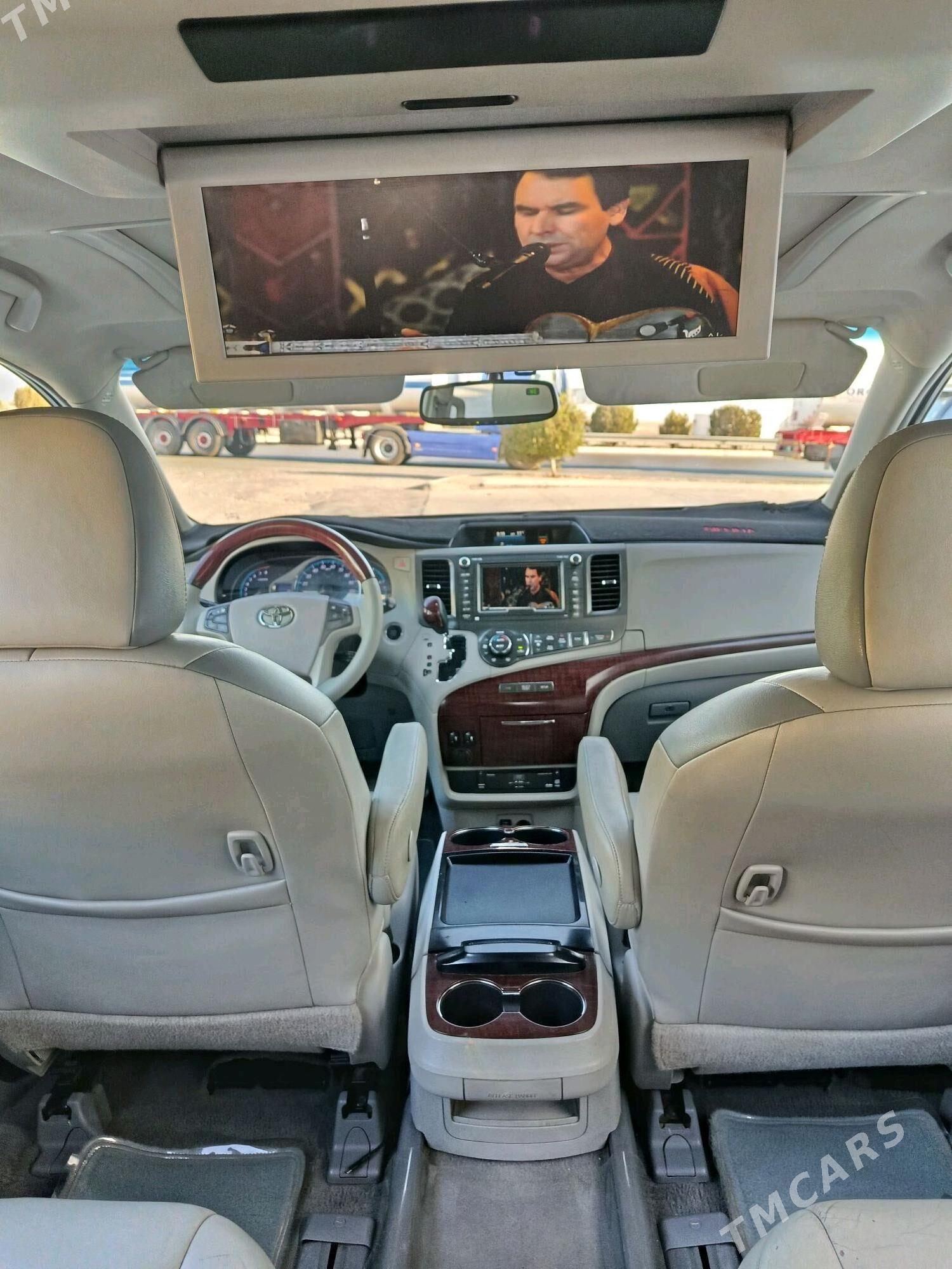 Toyota Sienna 2010 - 320 000 TMT - Гызыларбат - img 7