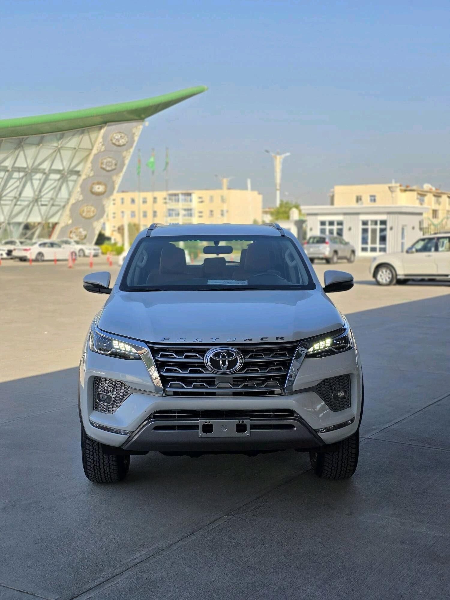 Toyota Fortuner 2024 - 685 000 TMT - 11 мкр - img 4