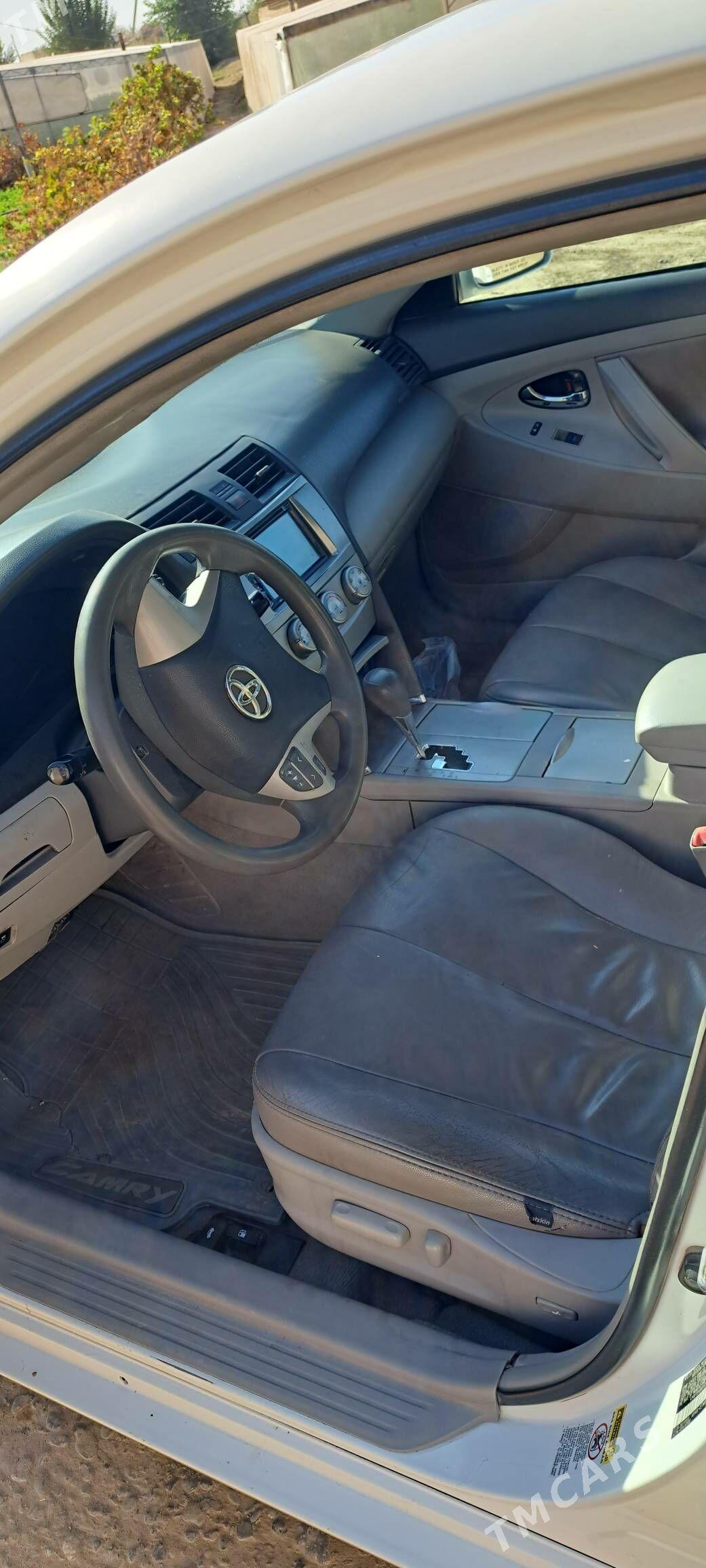 Toyota Camry 2011 - 180 000 TMT - Мургап - img 1