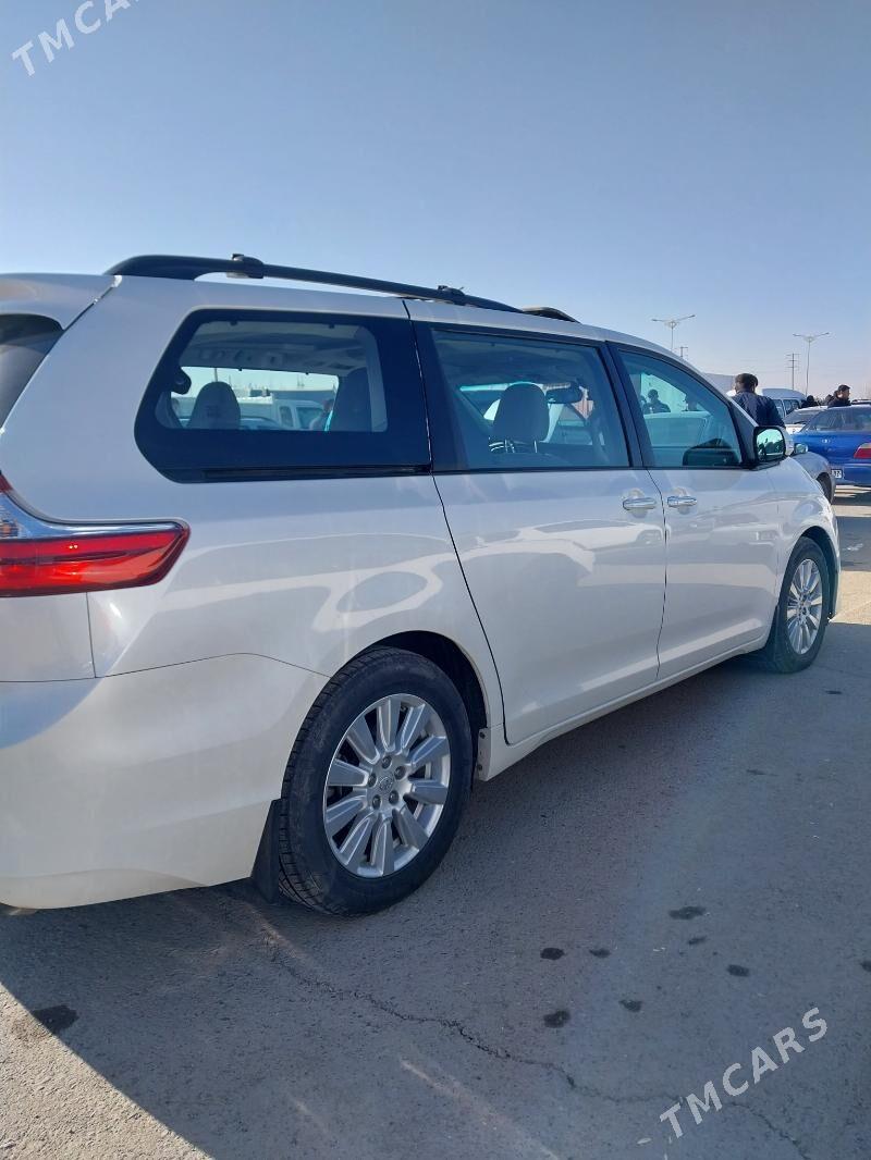 Toyota Sienna 2017 - 500 000 TMT - Дашогуз - img 8