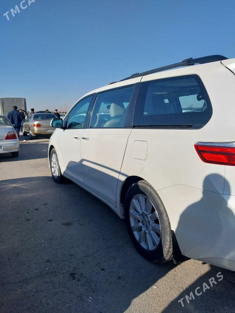 Toyota Sienna 2017 - 500 000 TMT - Дашогуз - img 7