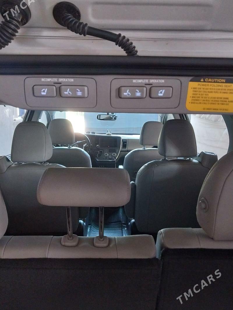 Toyota Sienna 2017 - 500 000 TMT - Дашогуз - img 9