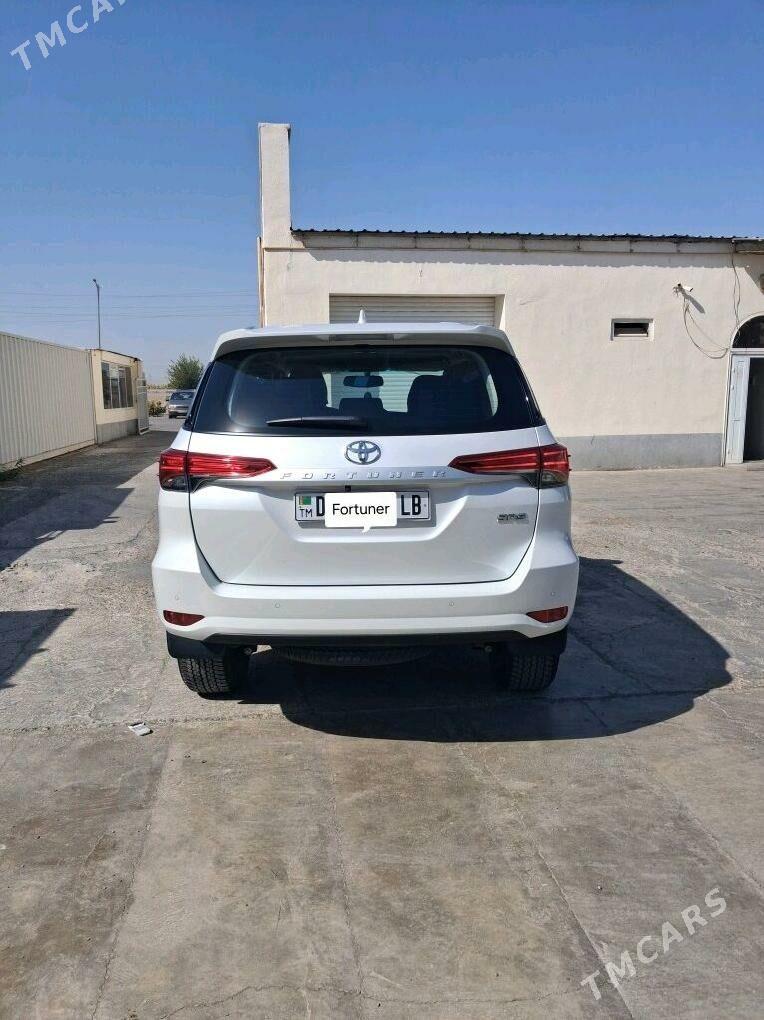 Toyota Fortuner 2025 - 640 000 TMT - Туркменабат - img 2