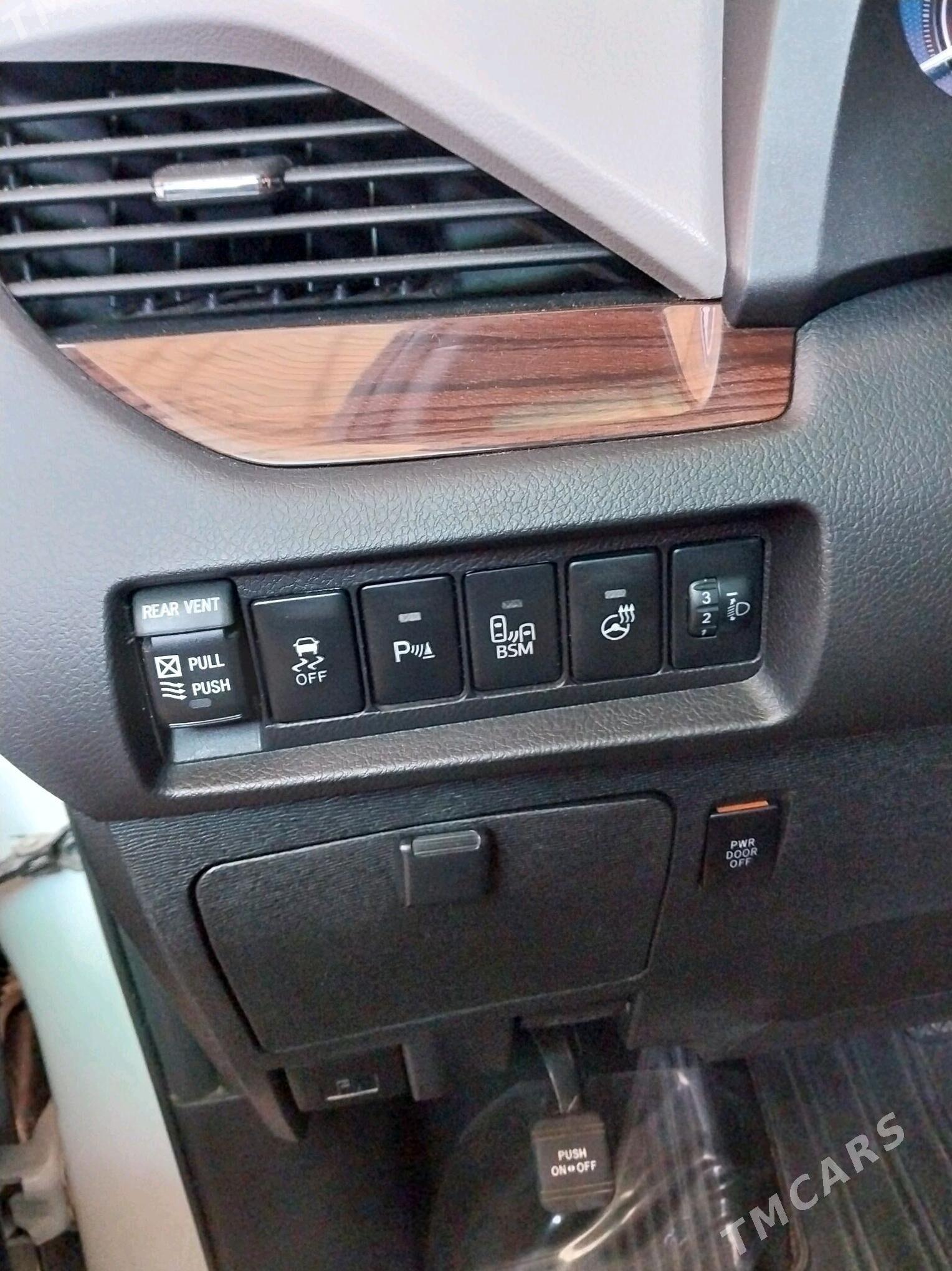 Toyota Sienna 2017 - 500 000 TMT - Дашогуз - img 3