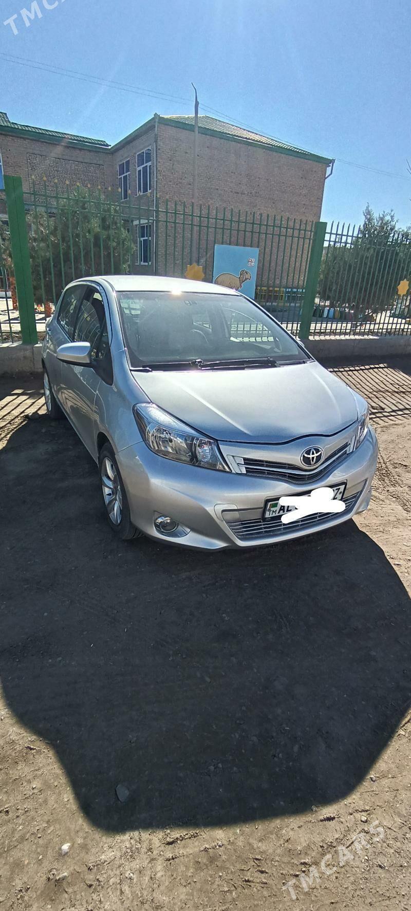 Toyota Yaris 2013 - 130 000 TMT - Шабатский этрап - img 1