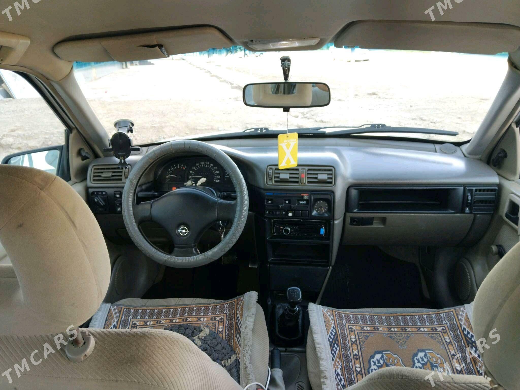 Opel Vectra 1992 - 30 000 TMT - Мары - img 2