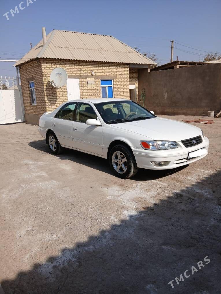 Toyota Camry 2001 - 122 000 TMT - Теджен - img 1