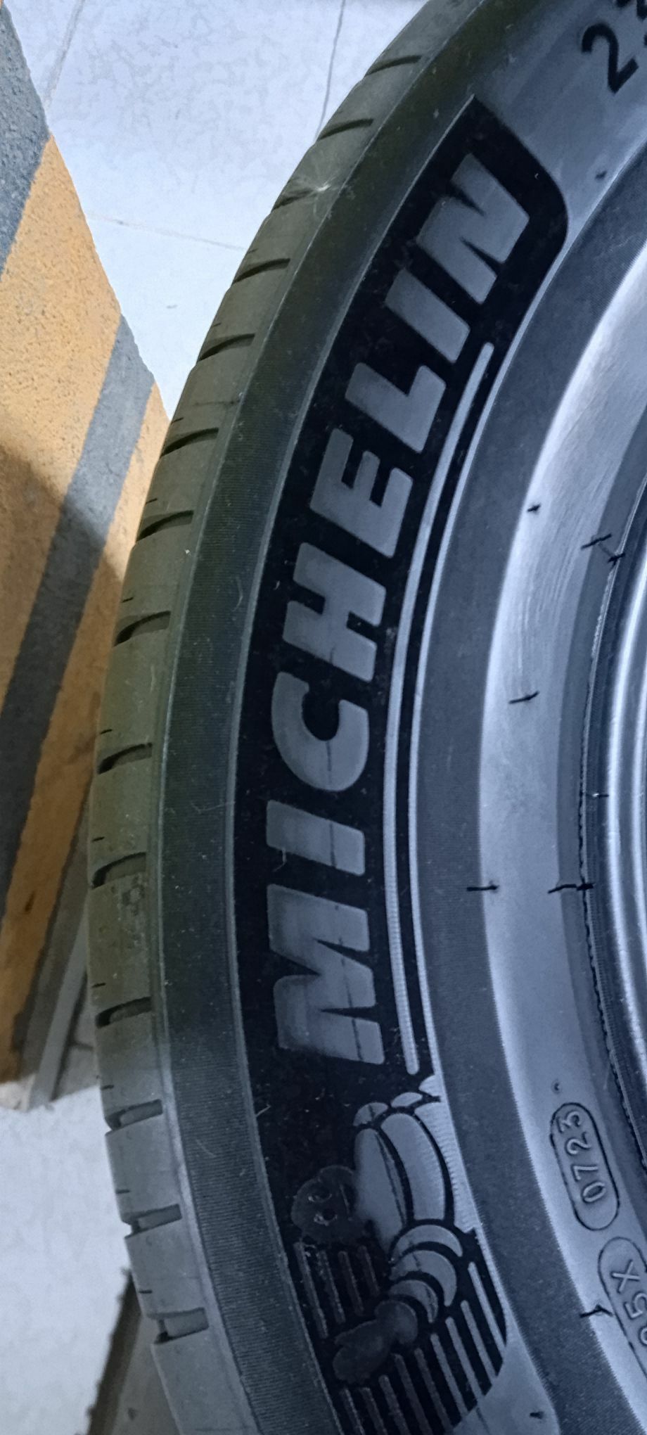 235 65 17 MICHELIN 2 500 TMT - Бедев - img 3