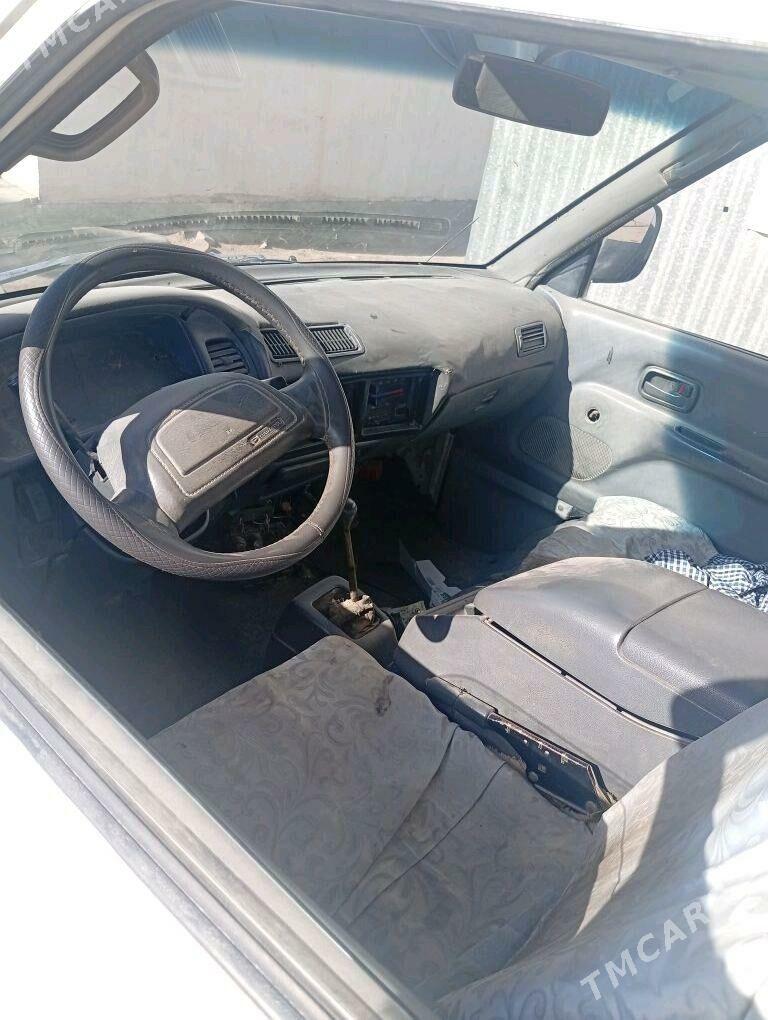 Toyota Hiace 1993 - 25 000 TMT - Сакарчага - img 1