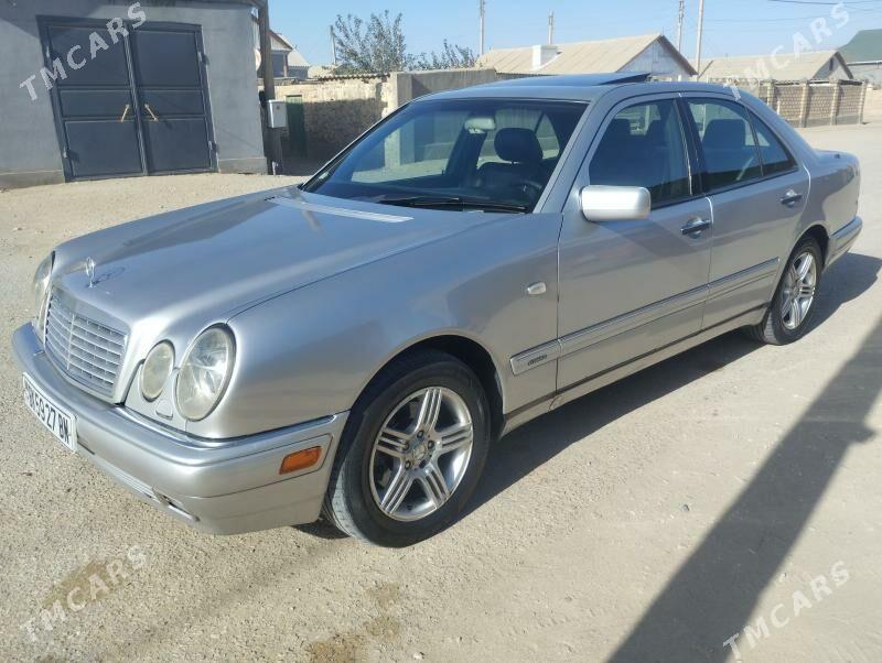 Mercedes-Benz E320 1997 - 75 000 TMT - Гумдаг - img 1