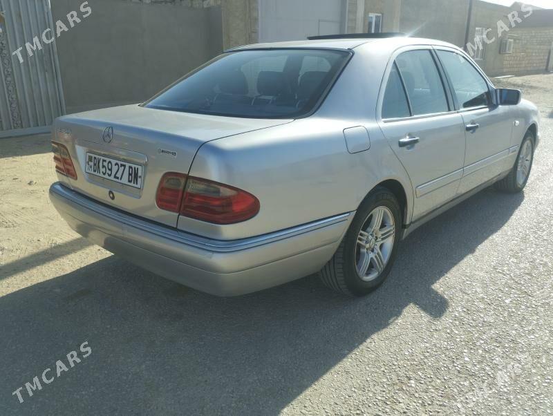 Mercedes-Benz E320 1997 - 75 000 TMT - Гумдаг - img 3