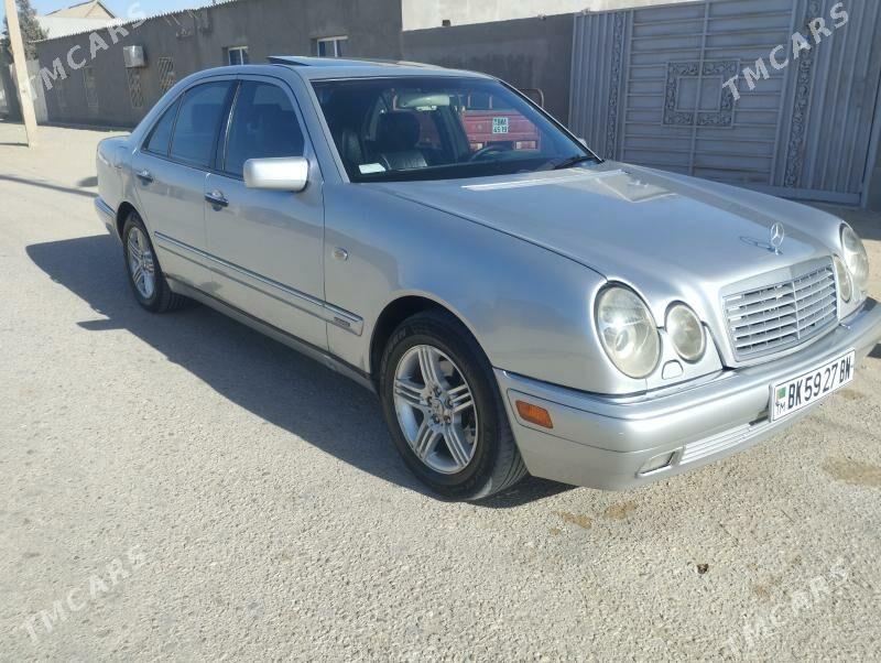 Mercedes-Benz E320 1997 - 75 000 TMT - Гумдаг - img 2