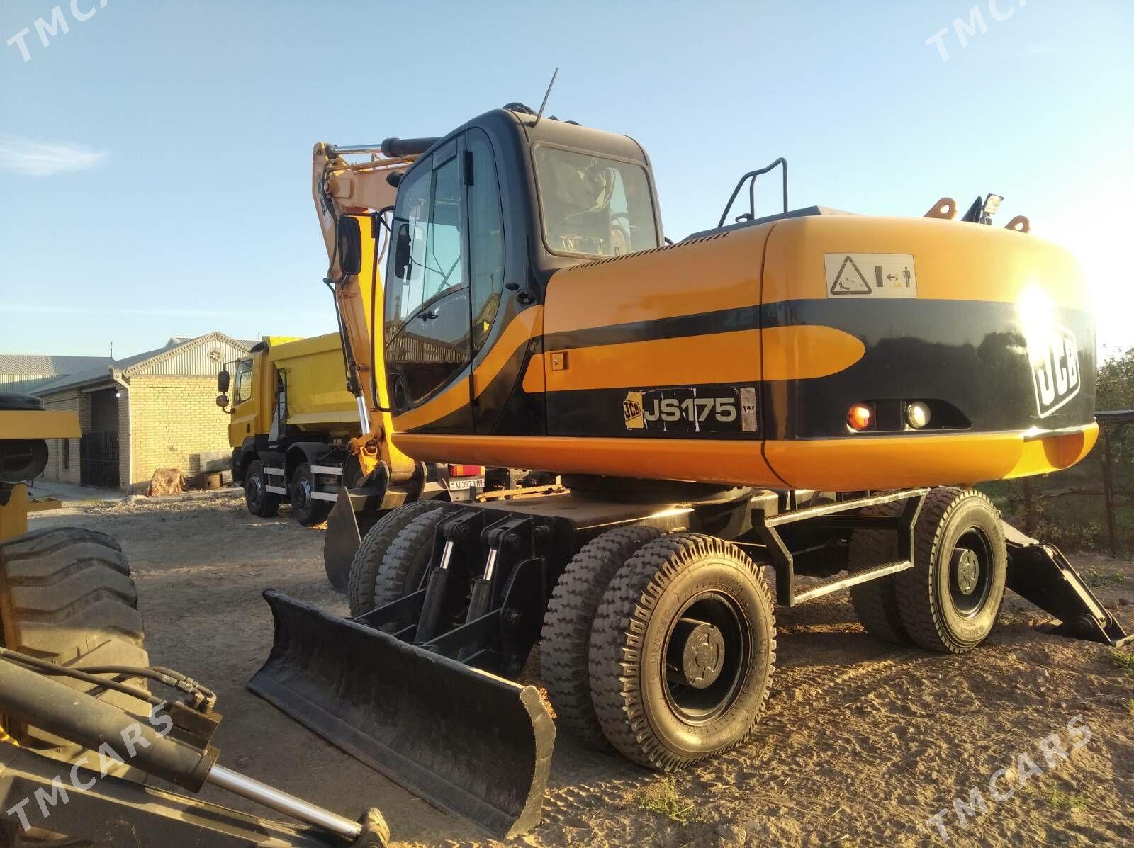 JCB 4CX ECO 2010 - 1 390 000 TMT - Mary - img 3