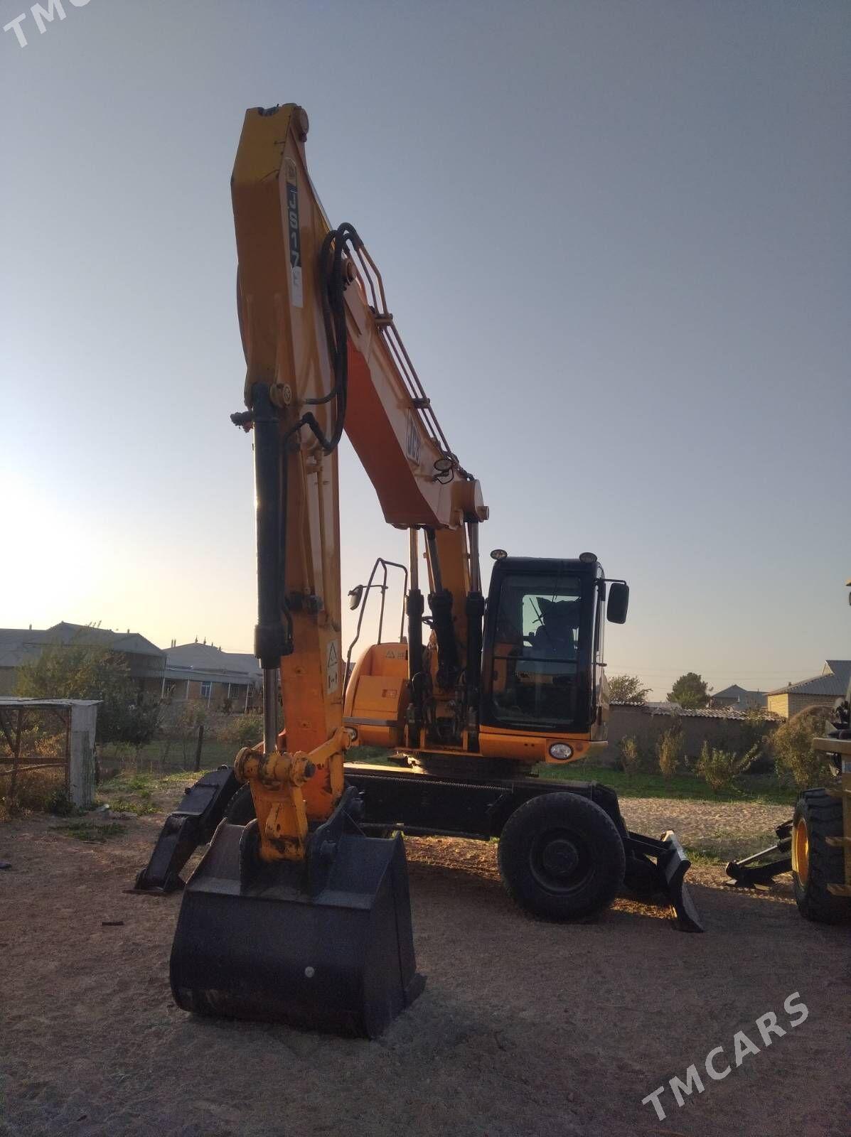 JCB 4CX ECO 2010 - 1 390 000 TMT - Mary - img 2