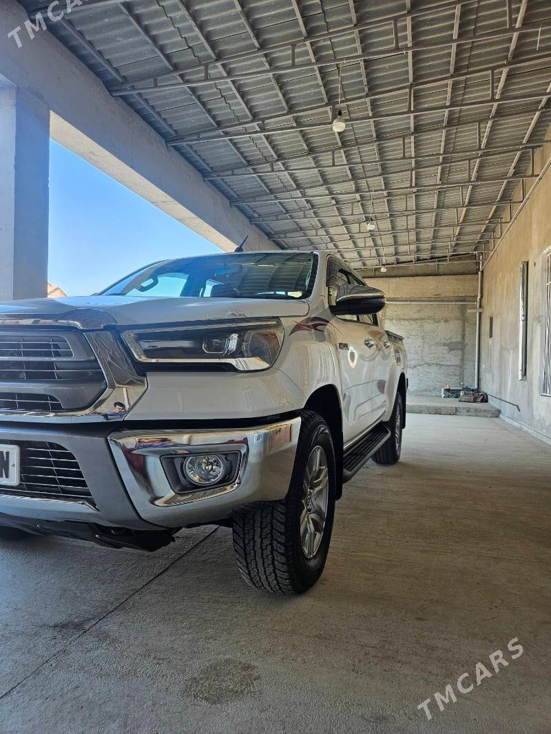 Toyota Hilux 2025 - 690 000 TMT - Балканабат - img 1