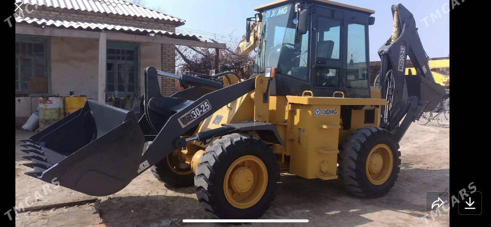 JCB 4CX ECO 2018 - 700 000 TMT - Mary - img 2