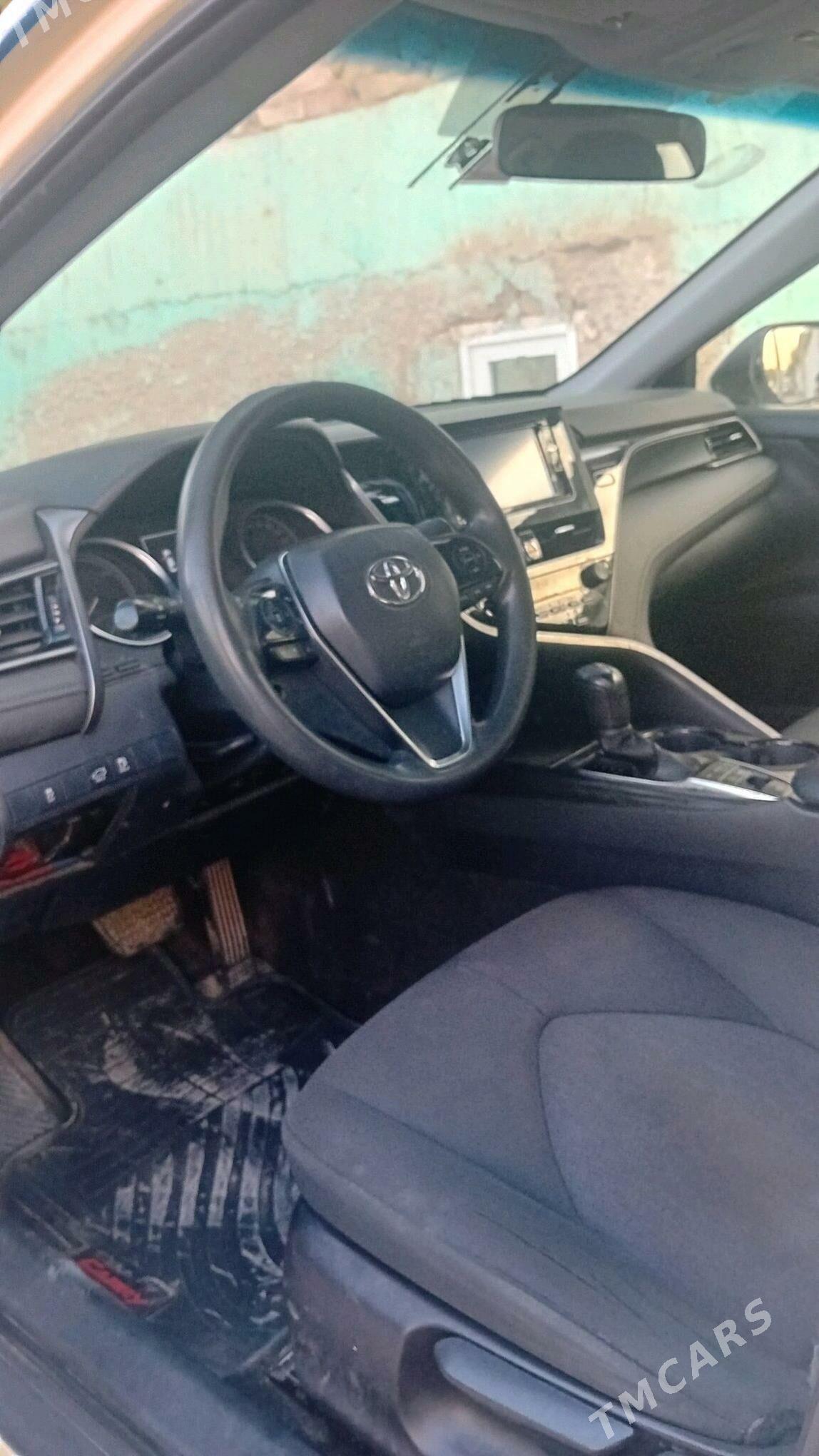 Toyota Camry Hybrid 2022 - 216 000 TMT - Кëши - img 1