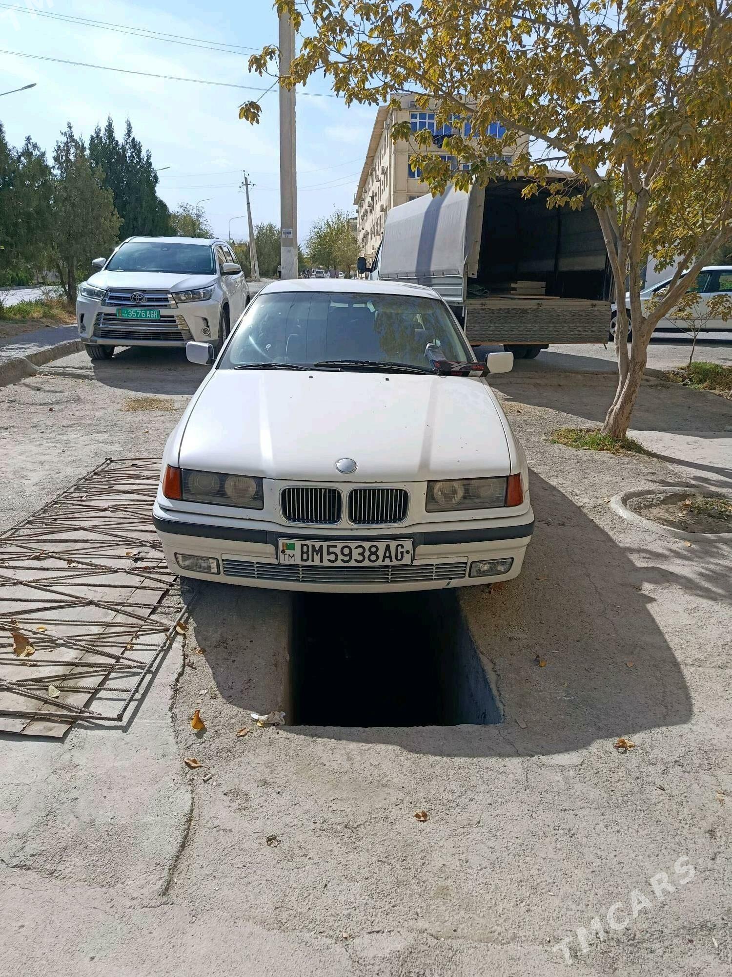 BMW 320 1993 - 65 000 TMT - Büzmeýin - img 2