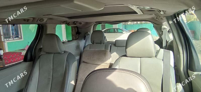 Toyota Sienna 2010 - 290 000 TMT - Мары - img 2