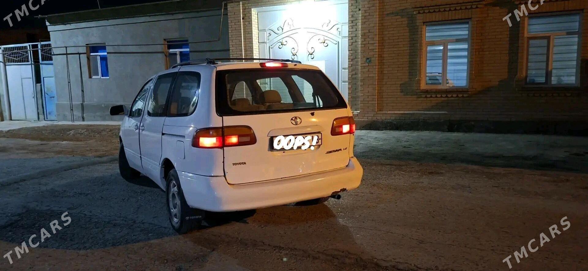 Toyota Sienna 1999 - 118 000 TMT - Türkmenabat - img 4