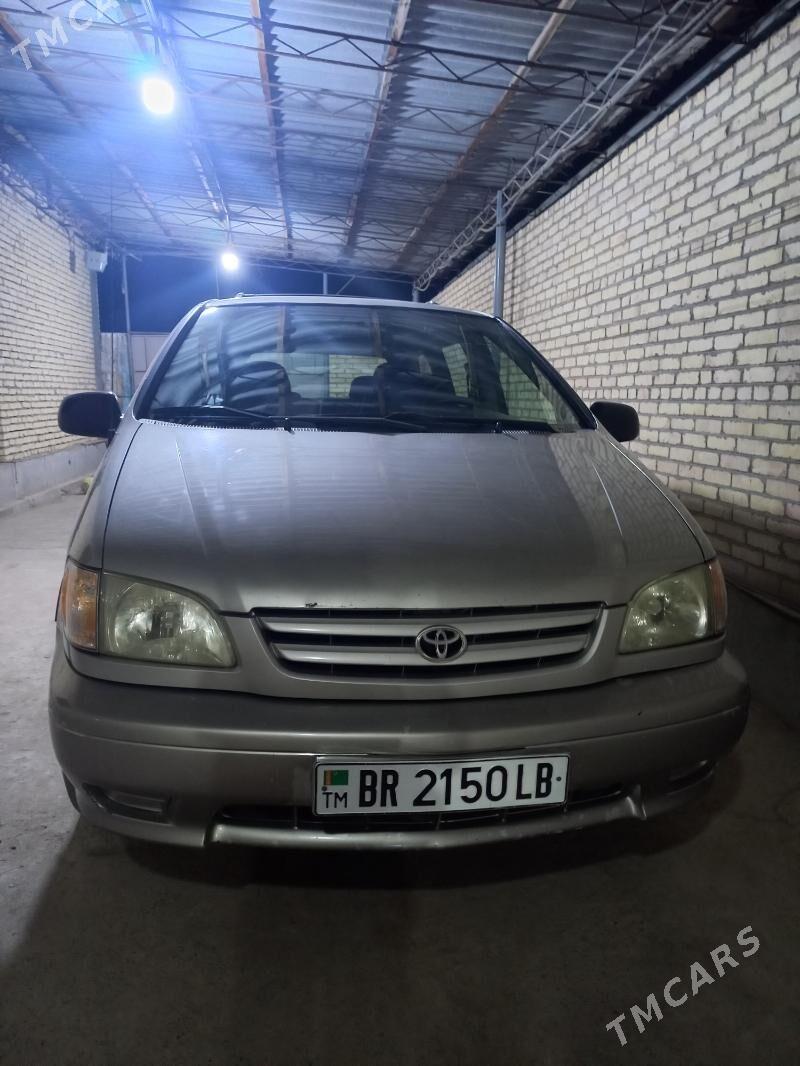 Toyota Sienna 2002 - 180 000 TMT - Сакар - img 1