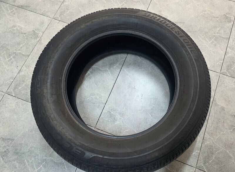 235 65 18 Bridgestone. 1 stuk 600 TMT - Мары - img 2